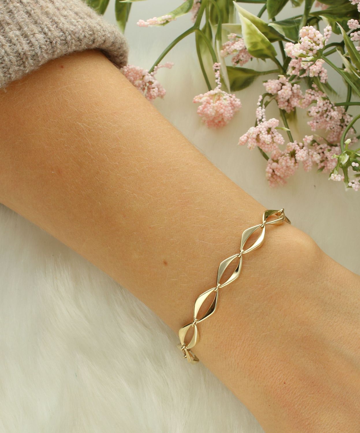 Bransoletka złota geometryczny wzór próba 375, BR 5087 375 Złota bransoletka wykonana z 9 karatowego żółtego złota. Bransoletka to idealny pomysł na prezent. 2.jpg